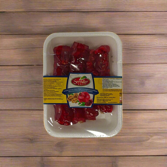 Seyyidleri granaatõunatangid kreeka pähklitega, taldrikul 300g